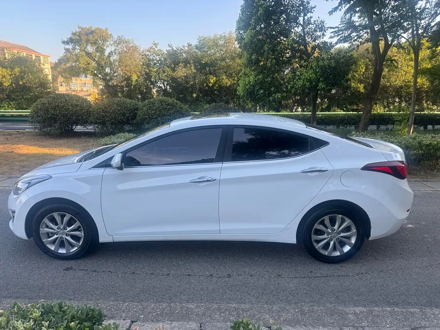 Hyundai Langdong 2016 1.6L Manual Premium Edition