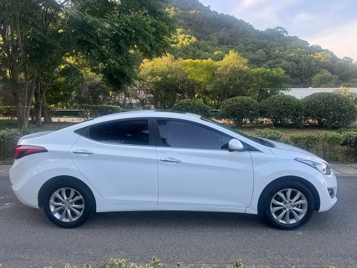 Hyundai Langdong 2016 1.6L Manual Premium Edition