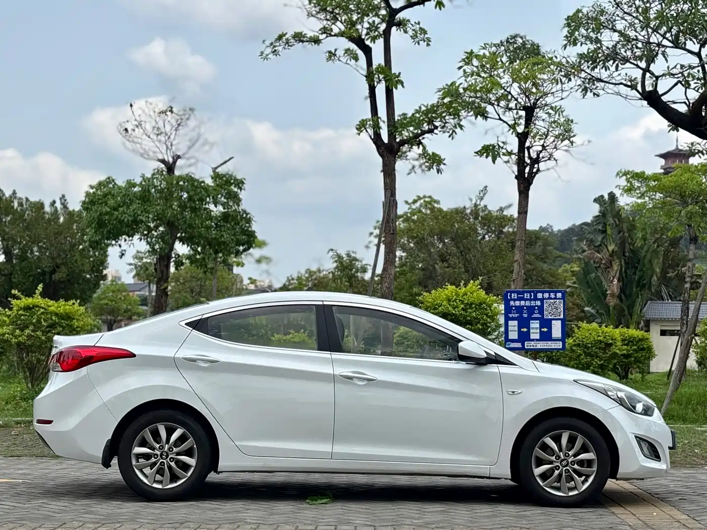 Hyundai Langdong 2015 1.6L Auto Trend