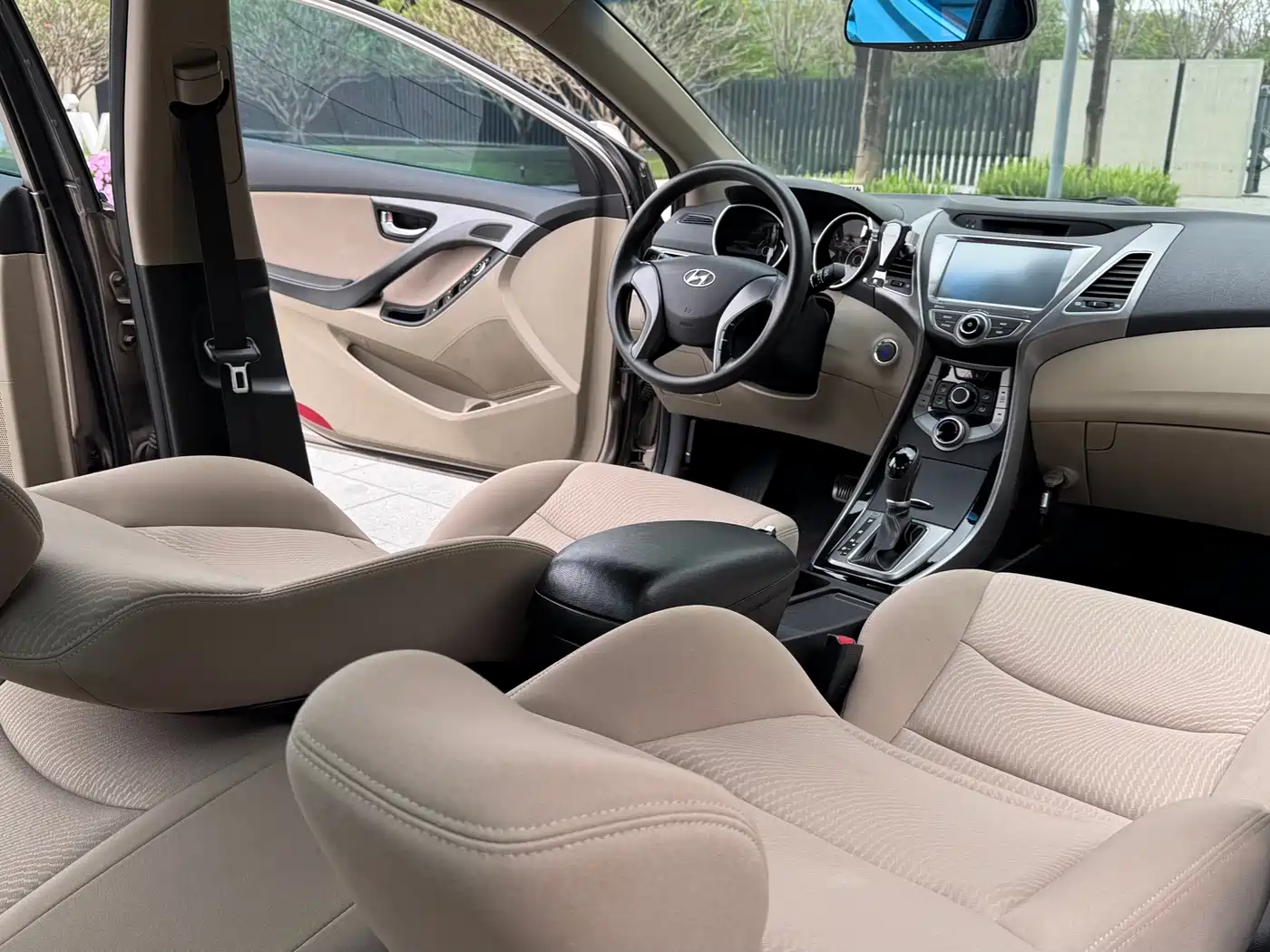 Hyundai Langdong 2015 1.6L Auto Exclusive