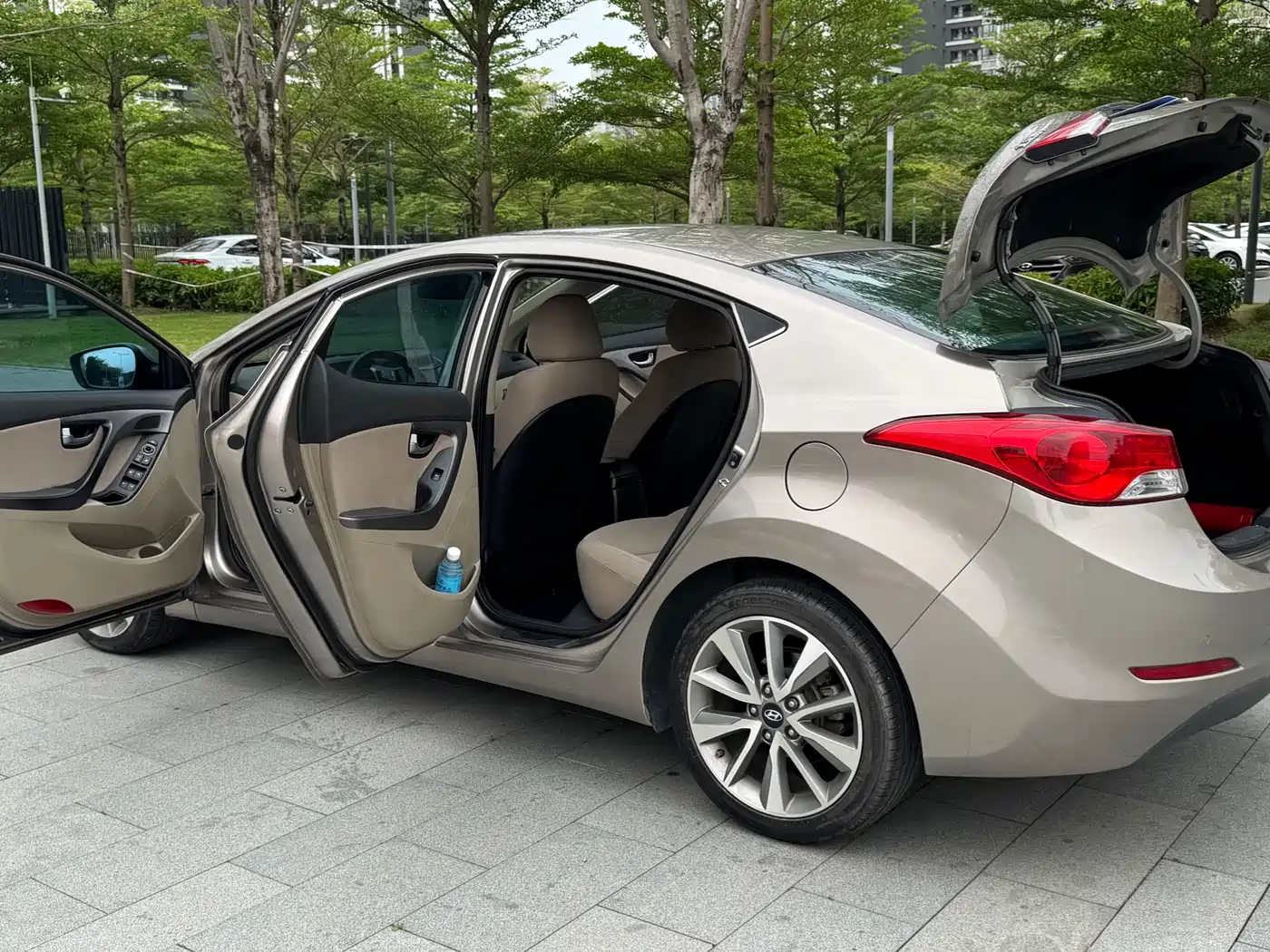Hyundai Langdong 2015 1.6L Auto Exclusive