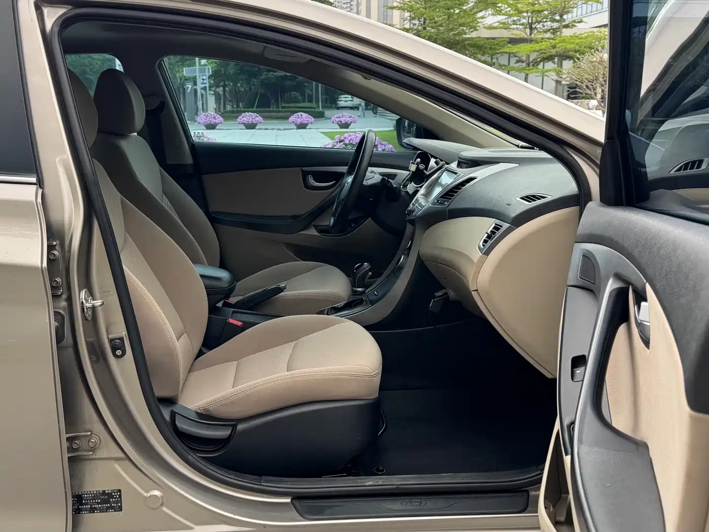 Hyundai Langdong 2015 1.6L Auto Exclusive