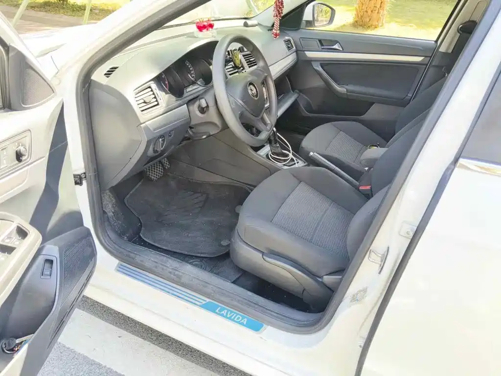 Volkswagen Lavida 2015 1.6L Automatic Trend Edition