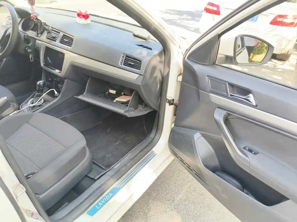 Volkswagen Lavida 2015 1.6L Automatic Trend Edition