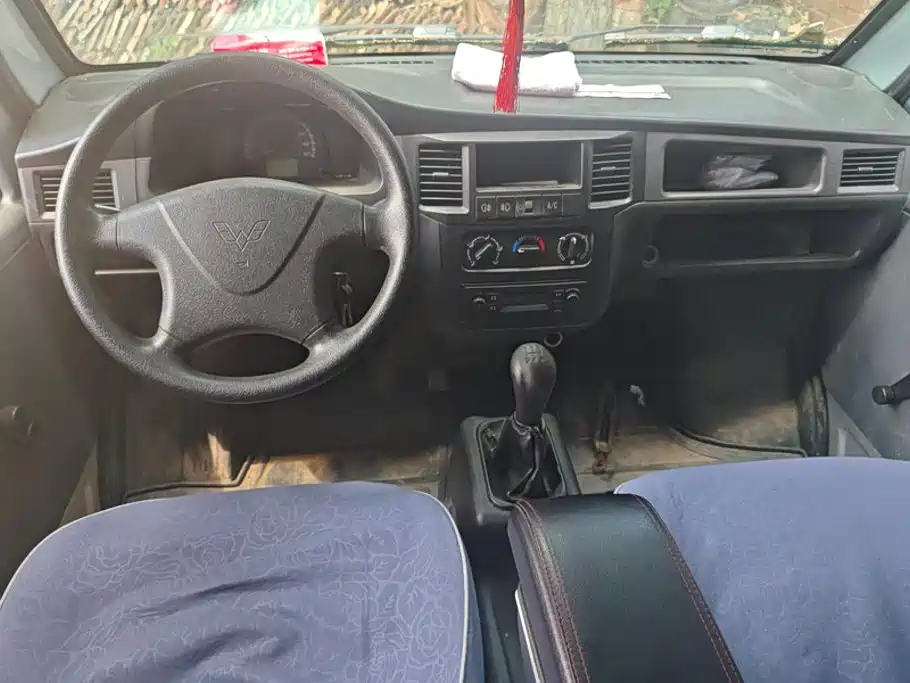 Wuling Motors Wuling Zhiguang 2015 1.2L Standard LSI