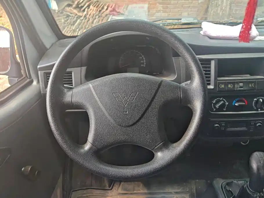 Wuling Motors Wuling Zhiguang 2015 1.2L Standard LSI