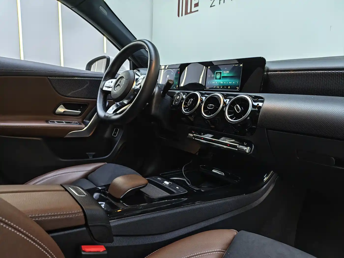 Mercedes-Benz Mercedes-Benz A-Class 2019 A 180 L Sport Sedan