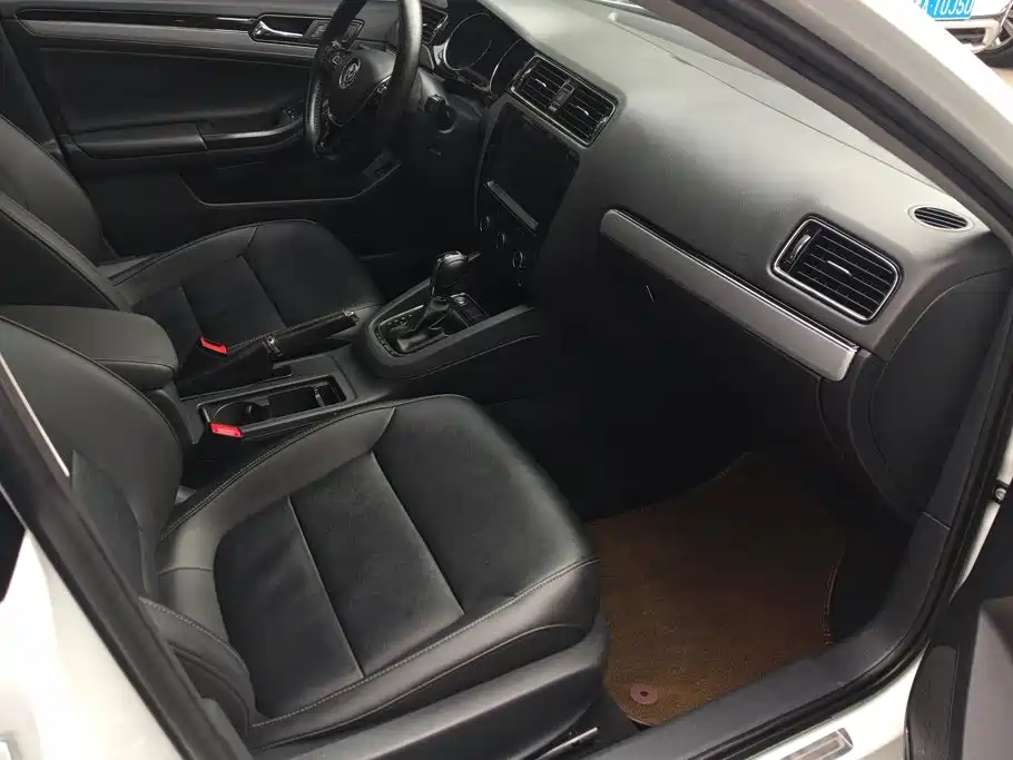 Volkswagen Sagitar 2018 1.6L Automatic Comfort