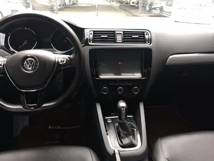 Volkswagen Sagitar 2018 1.6L Automatic Comfort