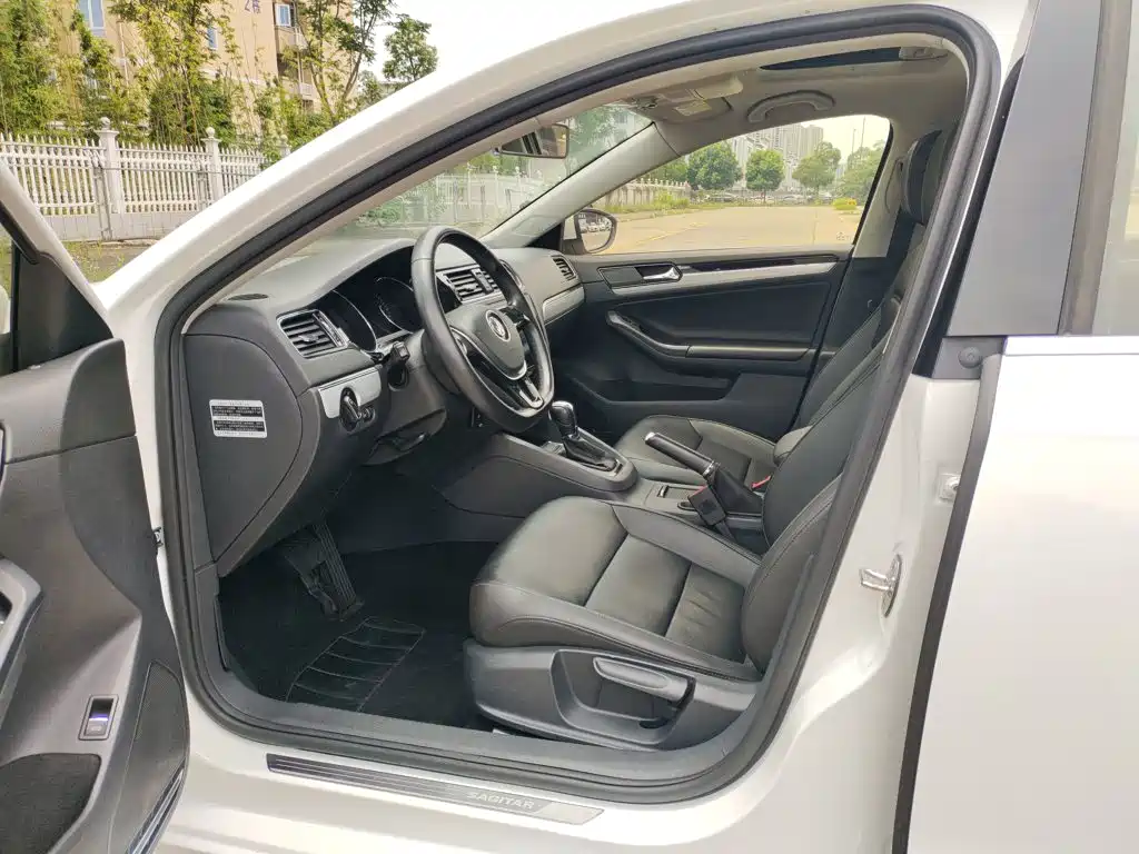 Volkswagen Sagitar 2015 1.6L Automatic Comfort