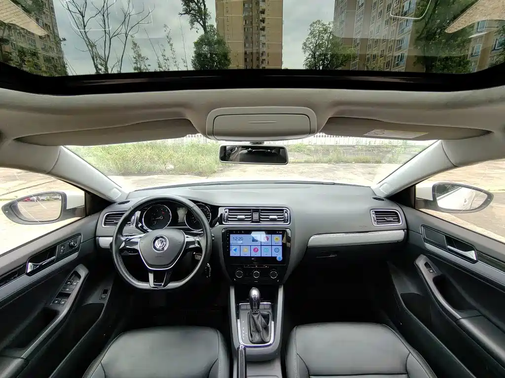 Volkswagen Sagitar 2015 1.6L Automatic Comfort