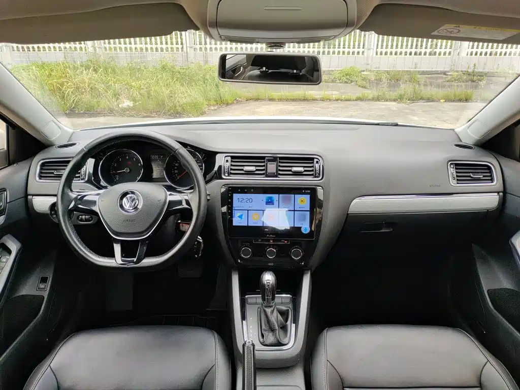 Volkswagen Sagitar 2015 1.6L Automatic Comfort