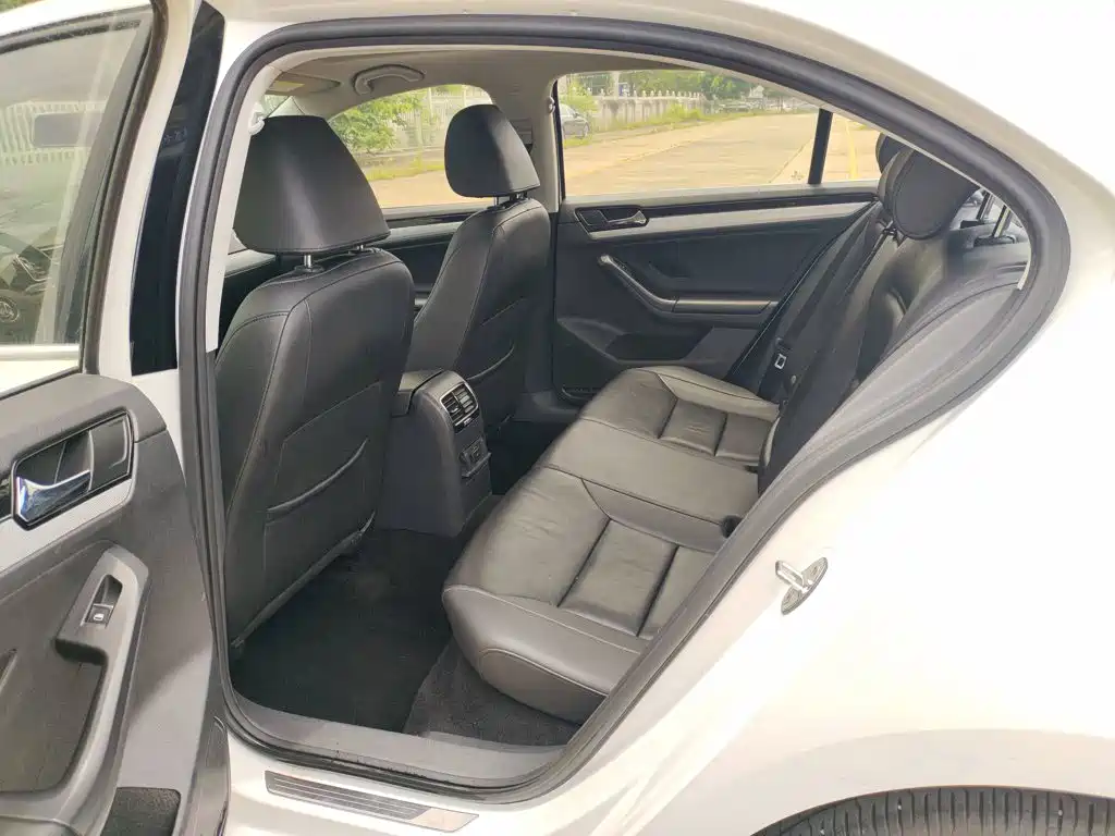 Volkswagen Sagitar 2015 1.6L Automatic Comfort