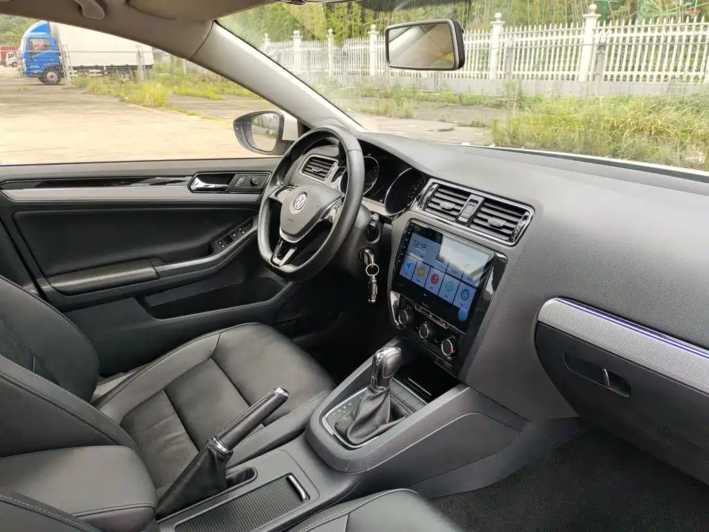 Volkswagen Sagitar 2015 1.6L Automatic Comfort