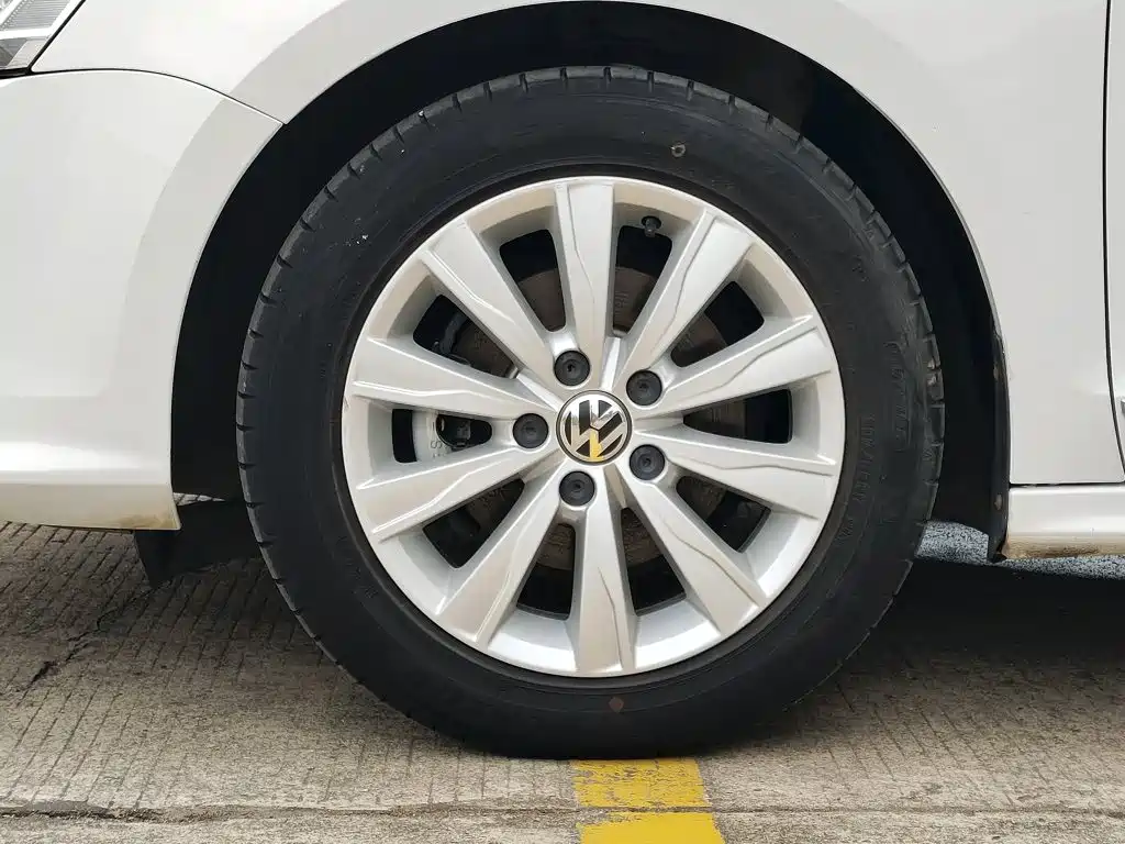 Volkswagen Sagitar 2015 1.6L Automatic Comfort