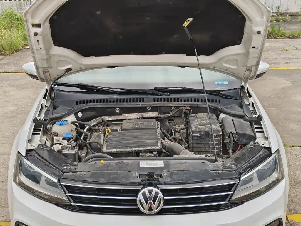 Volkswagen Sagitar 2015 1.6L Automatic Comfort
