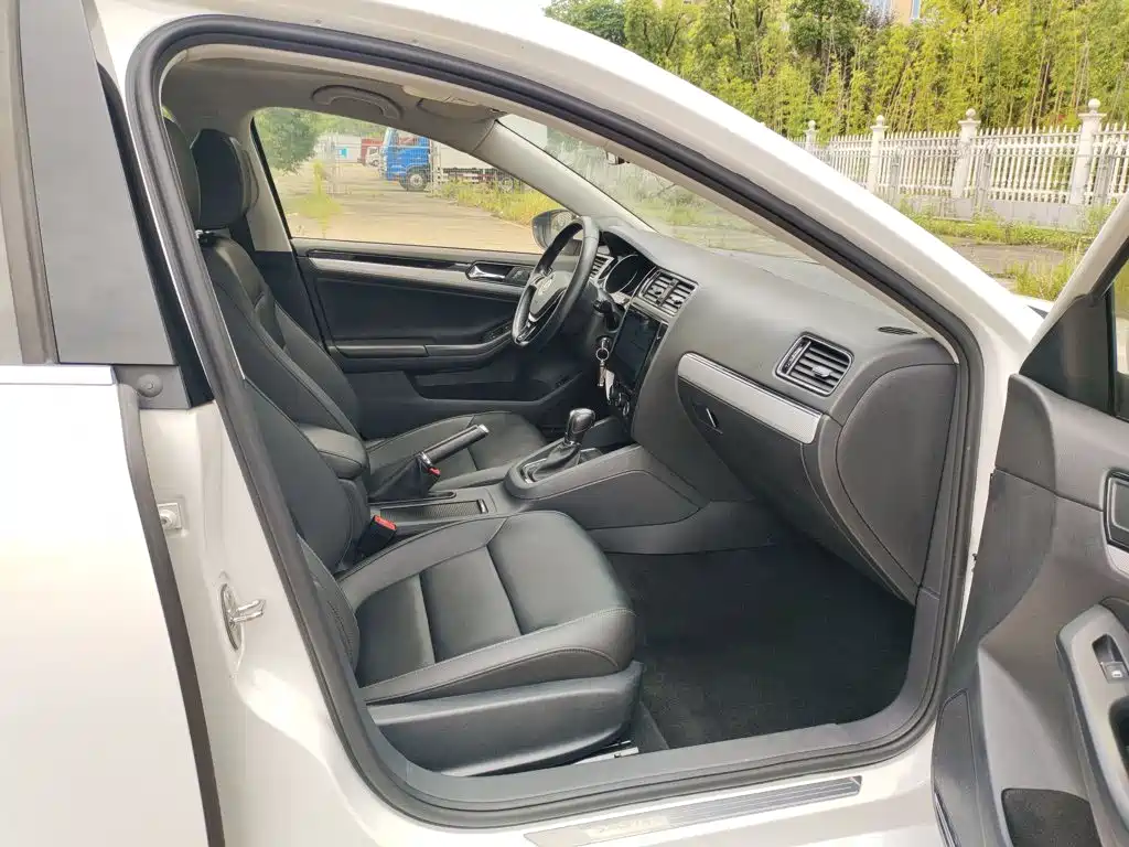 Volkswagen Sagitar 2015 1.6L Automatic Comfort