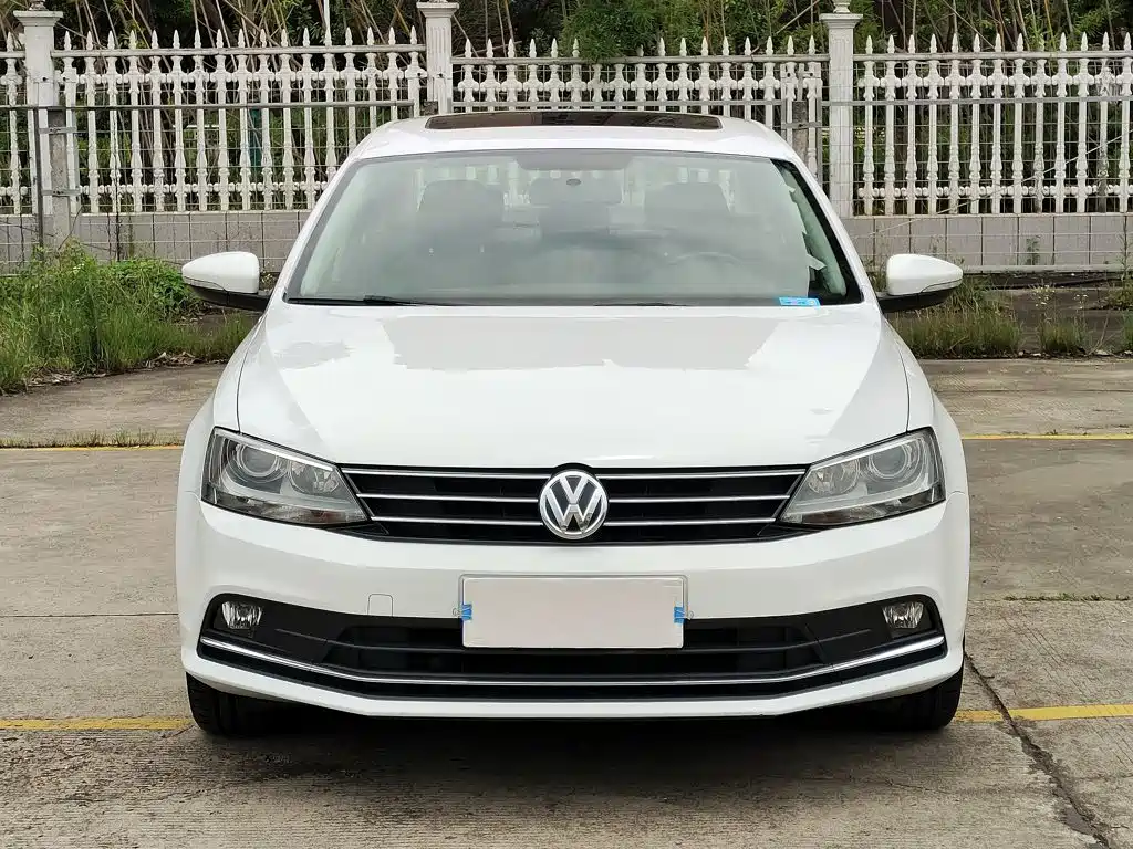 Volkswagen Sagitar 2015 1.6L Automatic Comfort