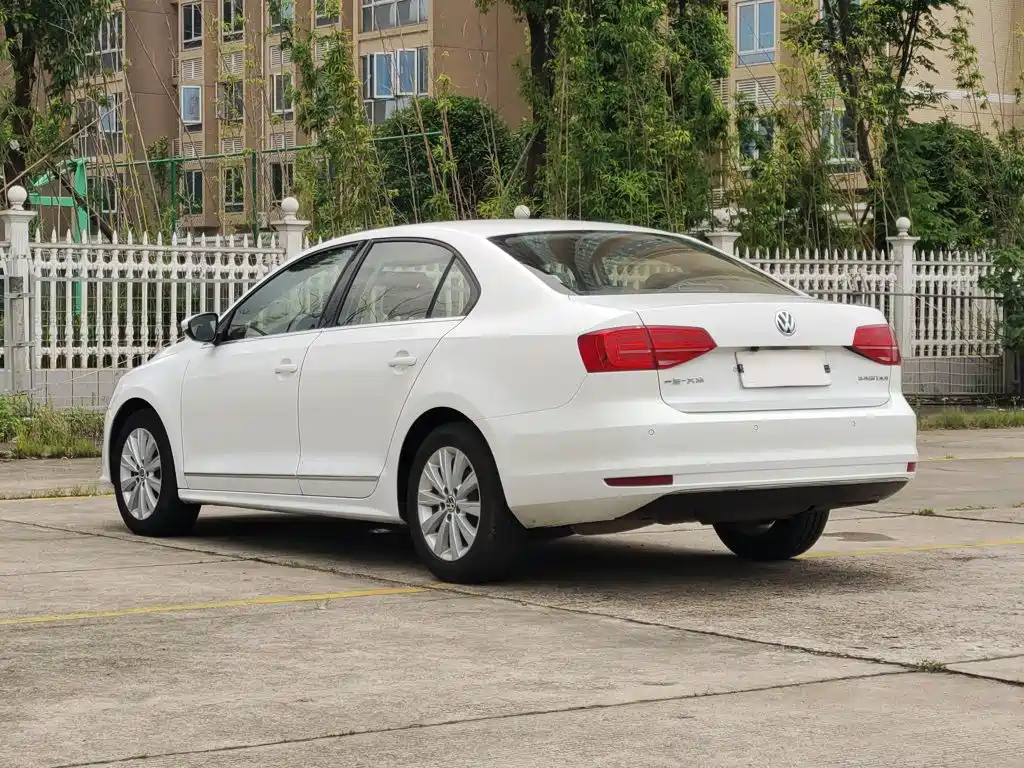 Volkswagen Sagitar 2015 1.6L Automatic Comfort