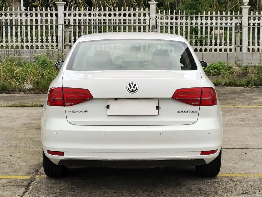 Volkswagen Sagitar 2015 1.6L Automatic Comfort