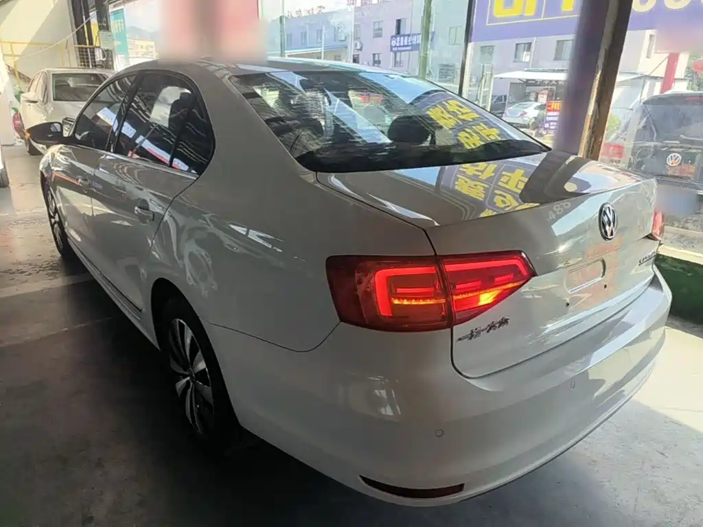 Volkswagen Sagitar 2017 1.6L Automatic Comfort