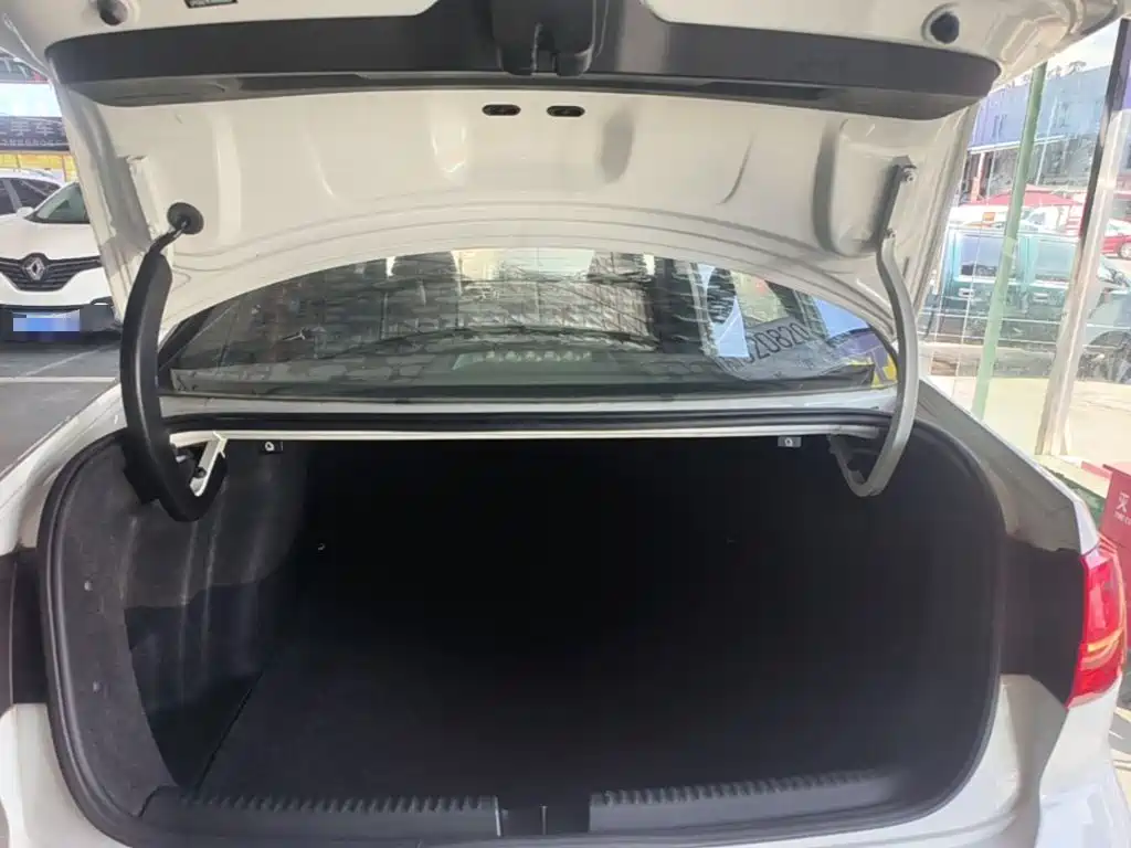 Volkswagen Sagitar 2017 1.6L Automatic Comfort