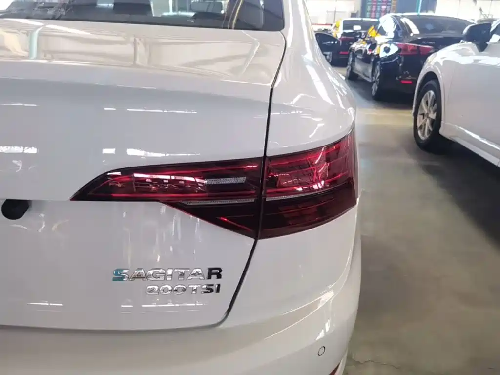 Volkswagen Sagitar 2021 200TSI DSG Surpassing Edition
