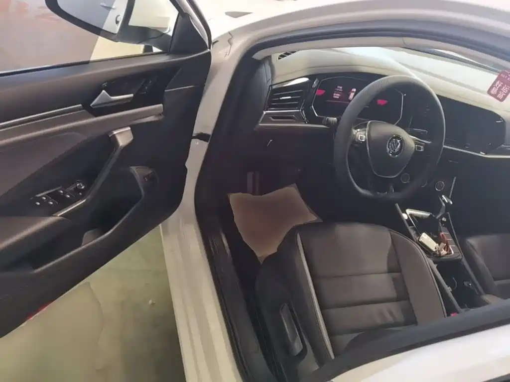 Volkswagen Sagitar 2021 200TSI DSG Surpassing Edition