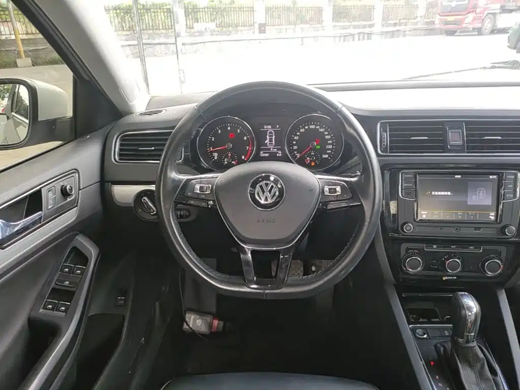 Volkswagen Sagitar 2018 280TSI DSG Spark Edition