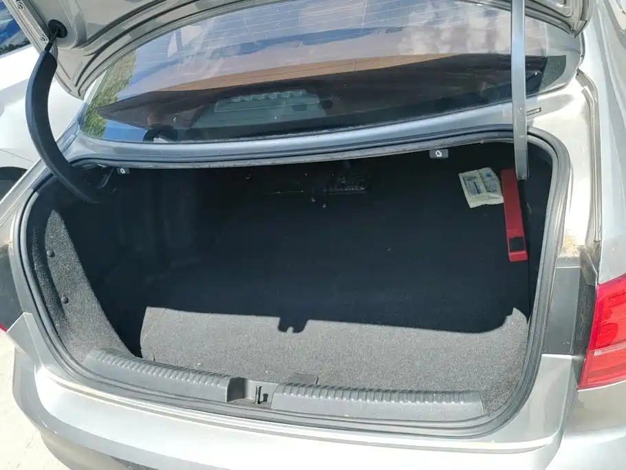 Volkswagen Sagitar 2015 1.6L Automatic Comfort