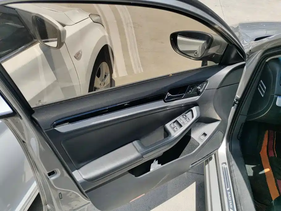 Volkswagen Sagitar 2015 1.6L Automatic Comfort