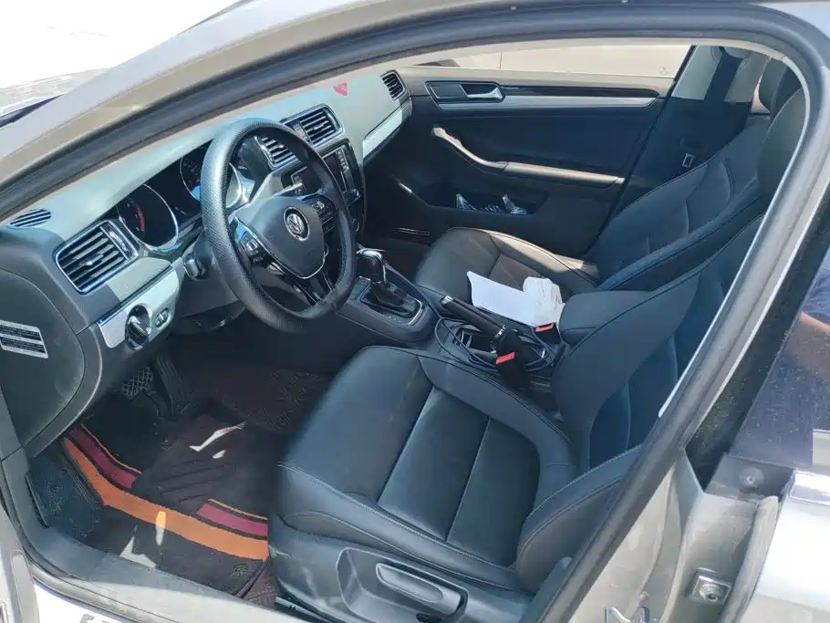 Volkswagen Sagitar 2015 1.6L Automatic Comfort