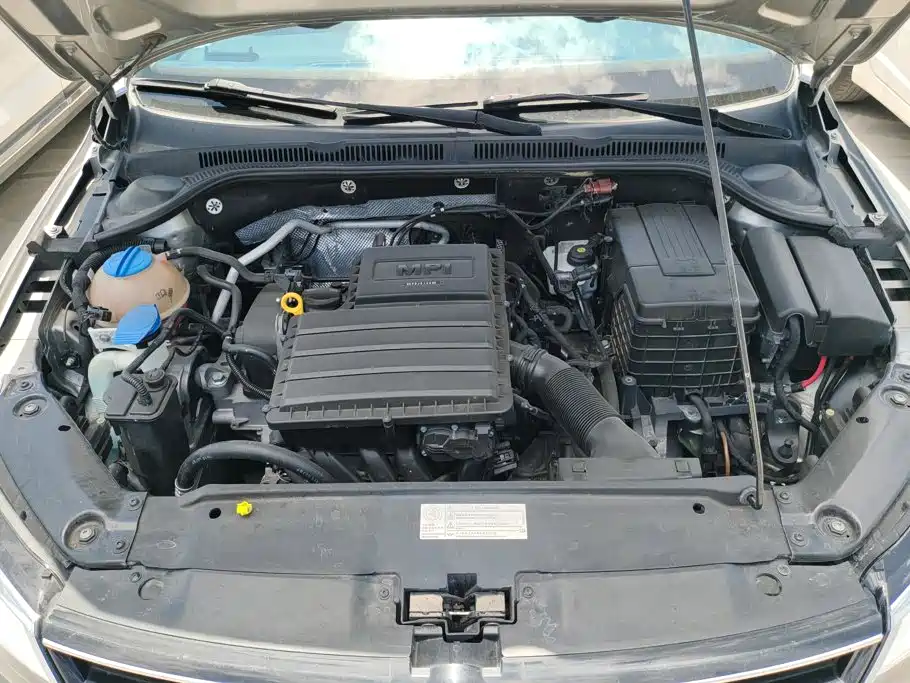 Volkswagen Sagitar 2015 1.6L Automatic Comfort
