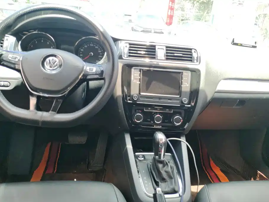 Volkswagen Sagitar 2015 1.6L Automatic Comfort