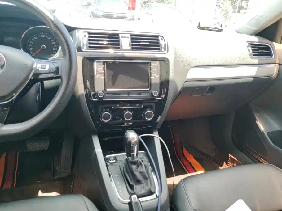 Volkswagen Sagitar 2015 1.6L Automatic Comfort
