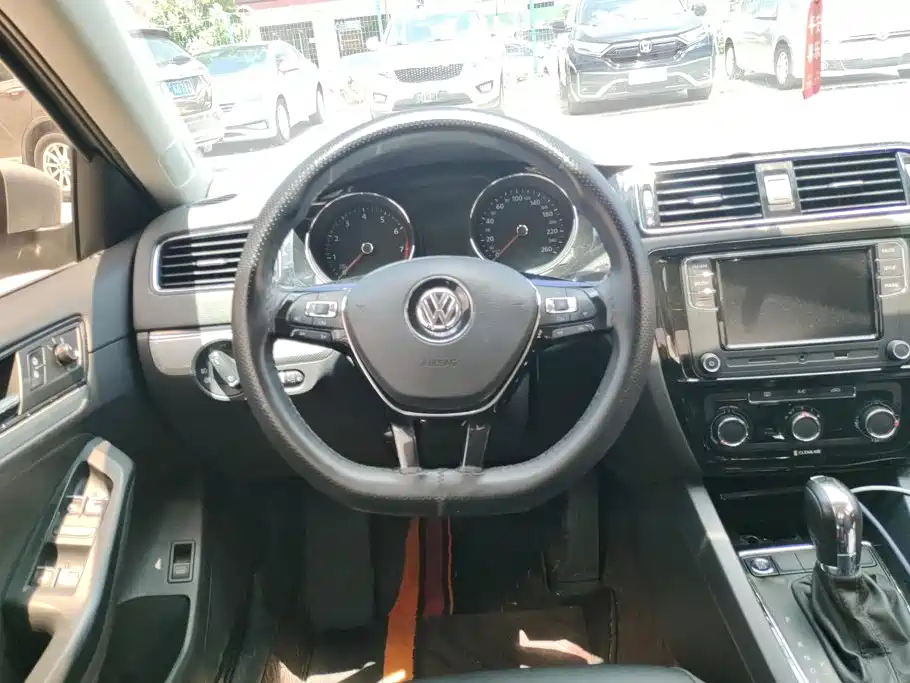 Volkswagen Sagitar 2015 1.6L Automatic Comfort
