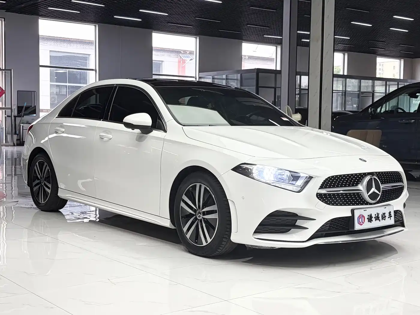 Mercedes-Benz Mercedes-Benz A-Class 2019 A 180 L Sport Sedan