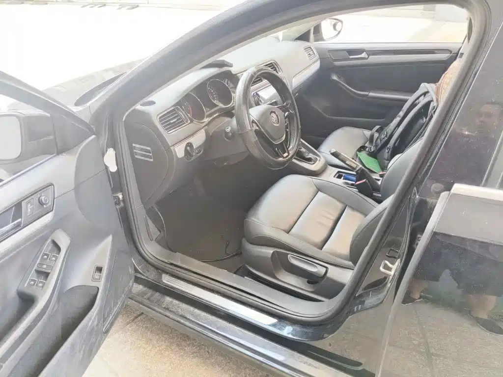 Volkswagen Sagitar 2015 1.6L Automatic Comfort