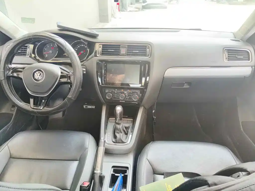 Volkswagen Sagitar 2015 1.6L Automatic Comfort