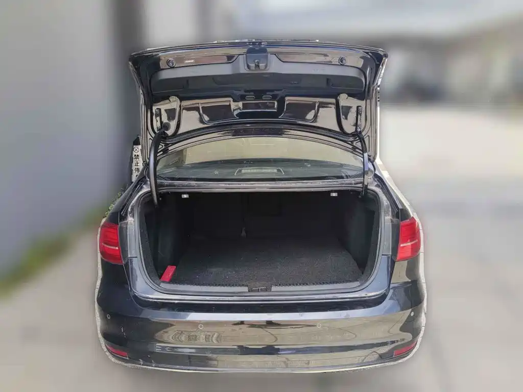 Volkswagen Sagitar 2015 1.6L Automatic Comfort