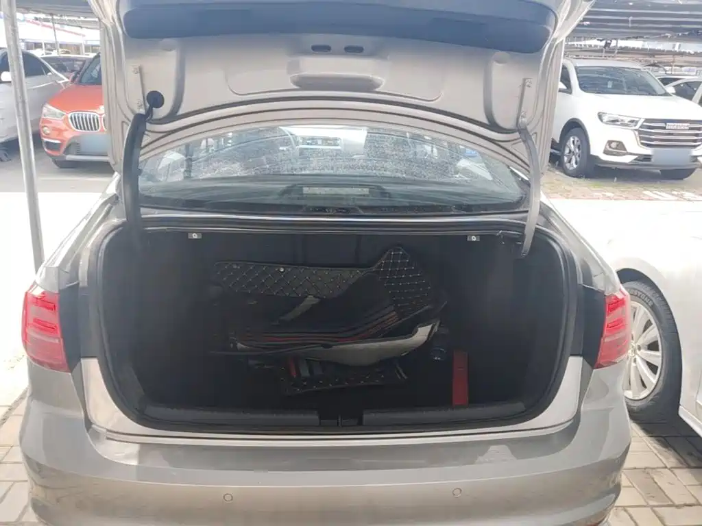 Volkswagen Sagitar 2018 1.6L Automatic Comfort