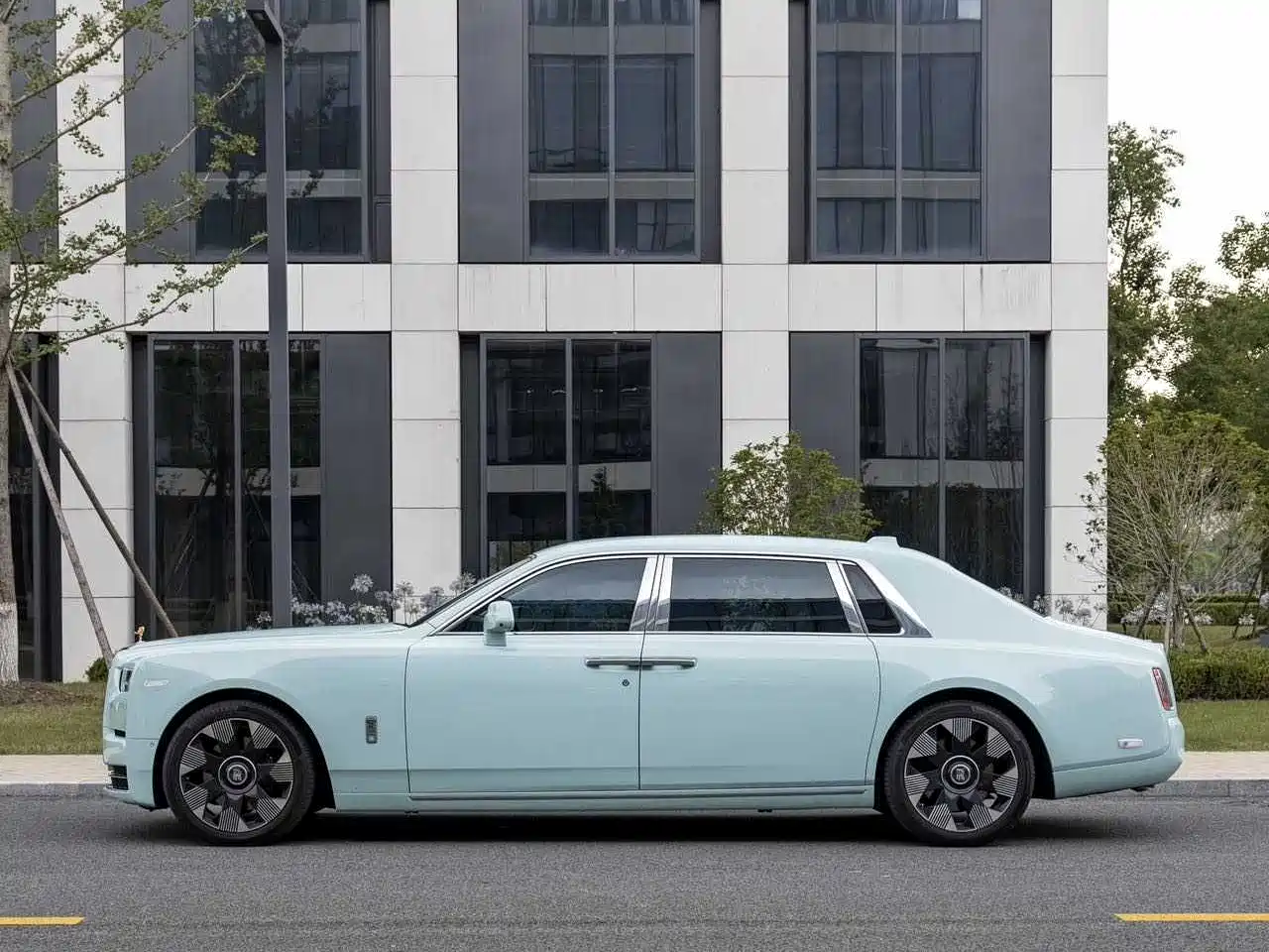 Rolls-Royce Phantom 2024 Long Wheelbase Series II