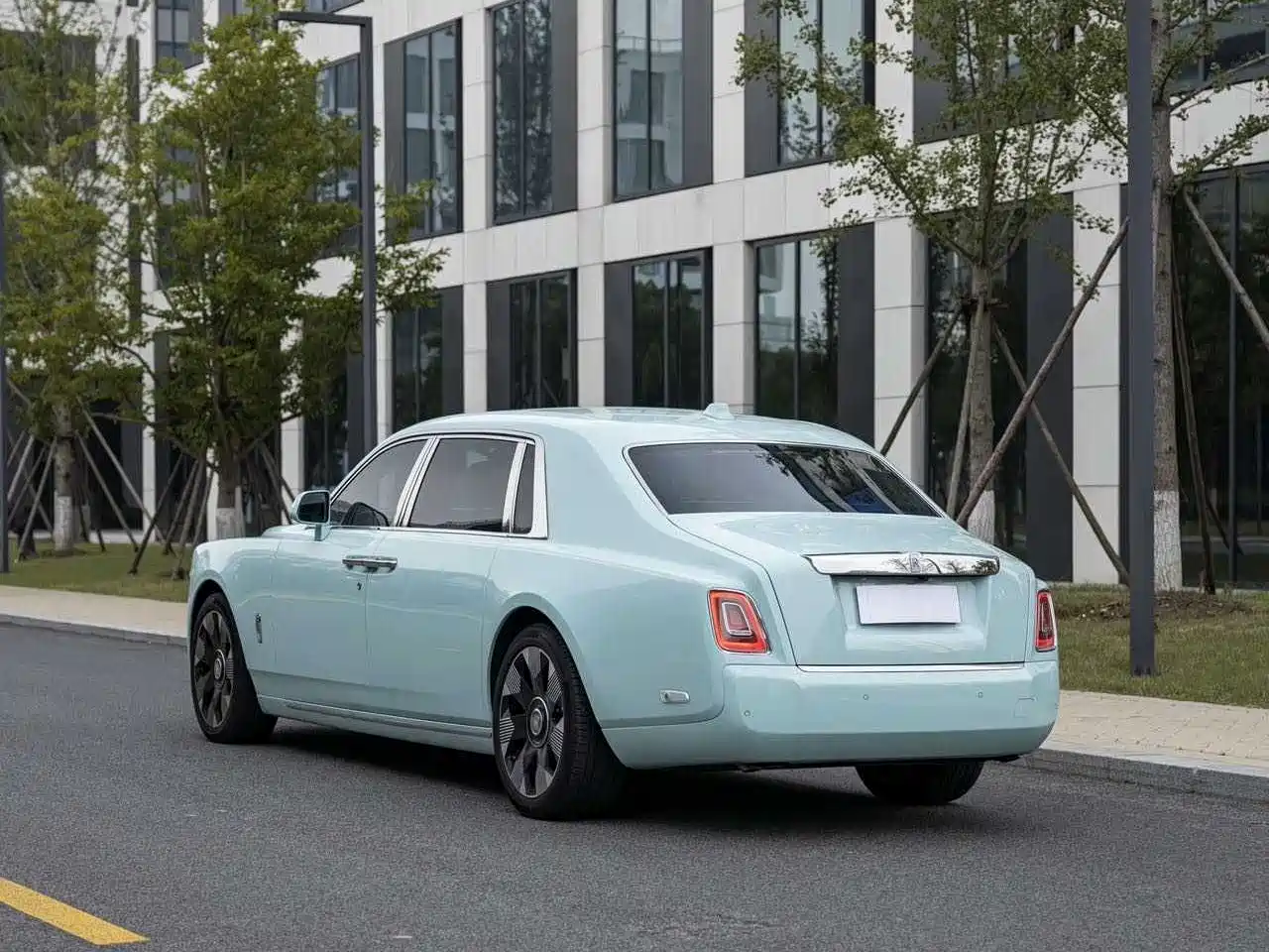 Rolls-Royce Phantom 2024 Long Wheelbase Series II