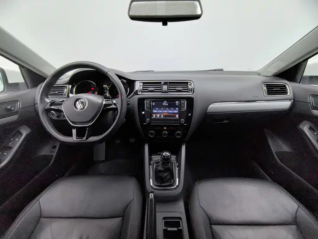 Volkswagen Sagitar 2015 1.6L Manual Comfort