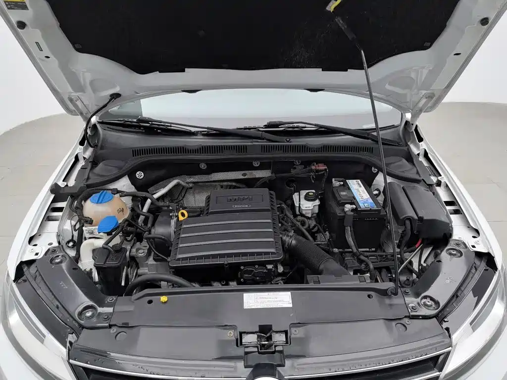 Volkswagen Sagitar 2015 1.6L Manual Comfort