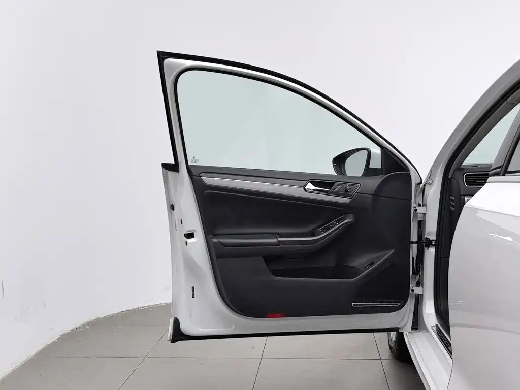 Volkswagen Sagitar 2015 1.6L Manual Comfort
