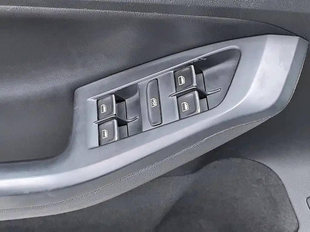 Volkswagen Sagitar 2015 1.6L Manual Comfort
