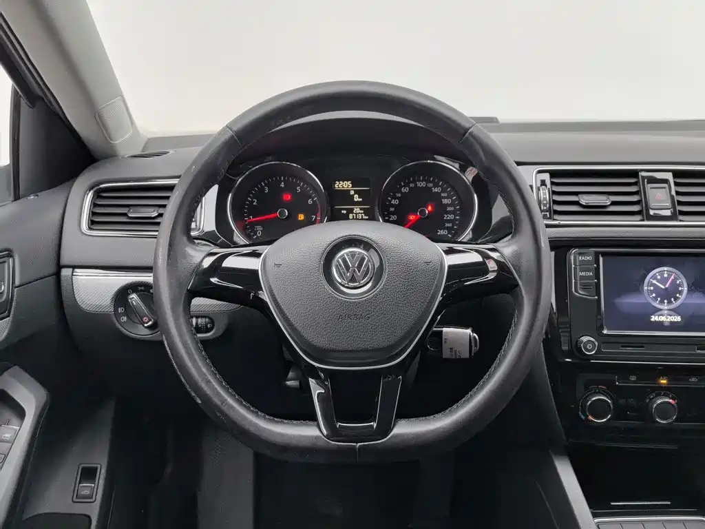Volkswagen Sagitar 2015 1.6L Manual Comfort