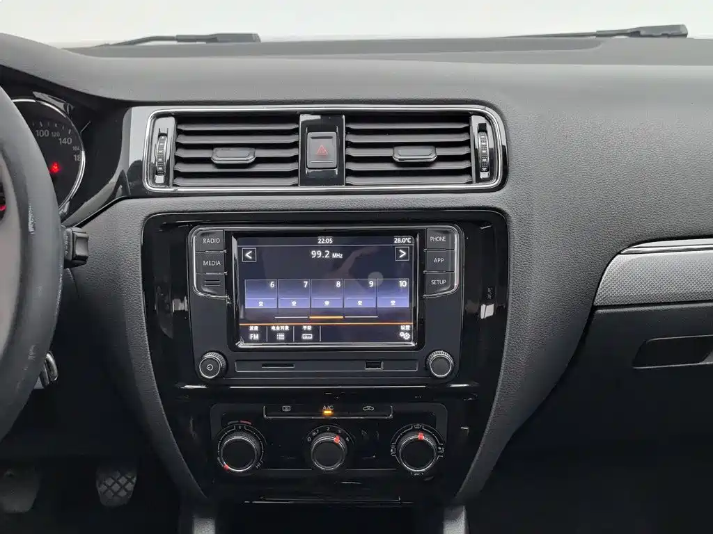 Volkswagen Sagitar 2015 1.6L Manual Comfort