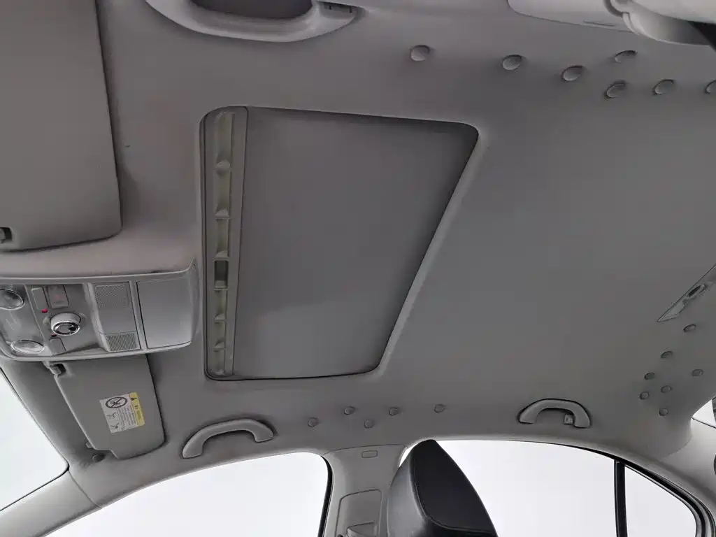 Volkswagen Sagitar 2015 1.6L Manual Comfort